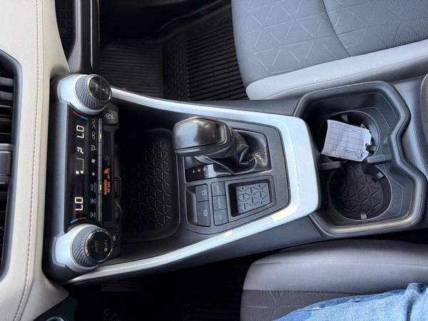 Toyota RAV4 XLE Full Option 2022 with sunroof, push start