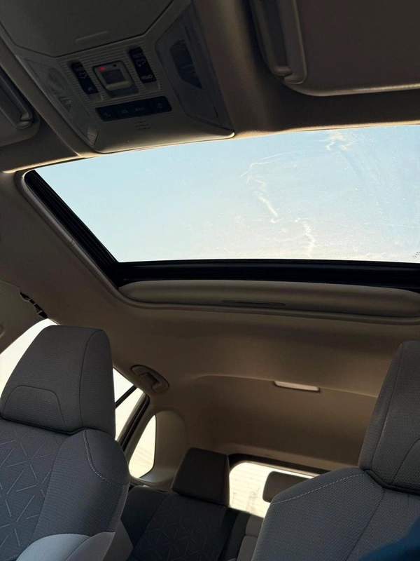 Toyota RAV4 XLE Full Option 2022 with sunroof, push start