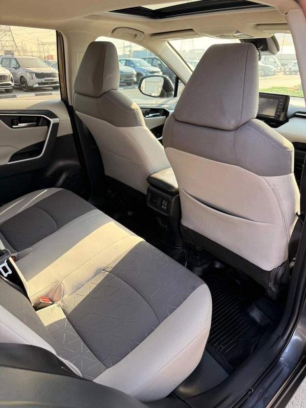 Toyota RAV4 XLE Full Option 2022 with sunroof, push start