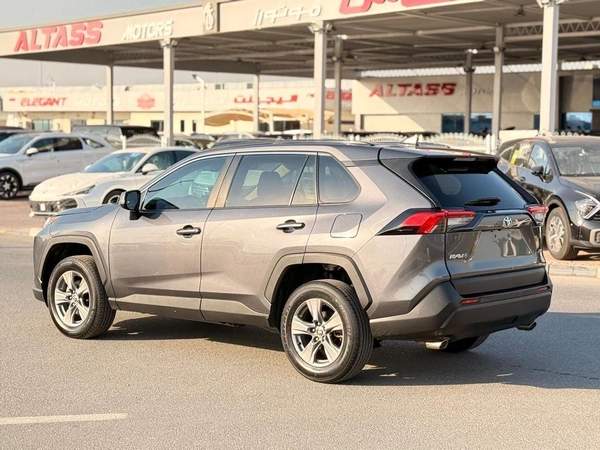Toyota RAV4 XLE Full Option 2022 with sunroof, push start