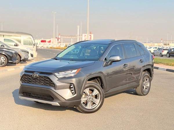 Toyota RAV4 XLE Full Option 2022 with sunroof, push start