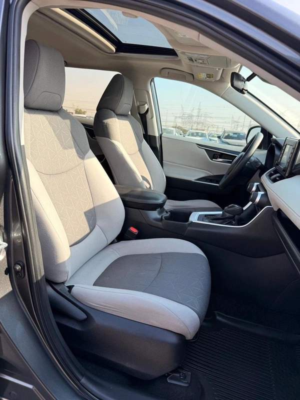 Toyota RAV4 XLE Full Option 2022 with sunroof, push start