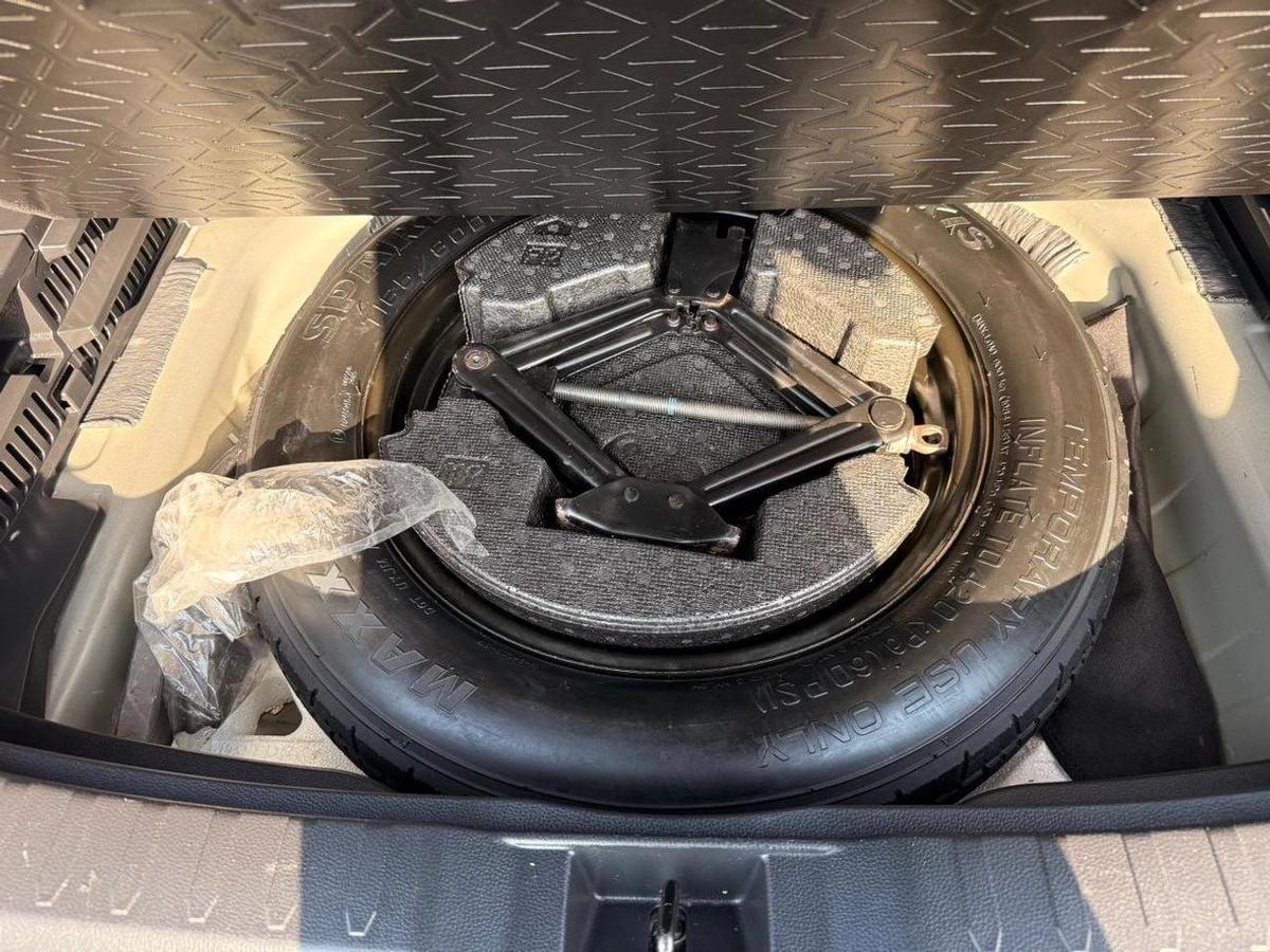 Toyota RAV4 XLE Full Option 2022 with sunroof, push start-20-20