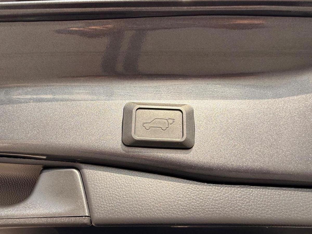 Toyota RAV4 XLE Full Option 2022 with sunroof, push start-21-21