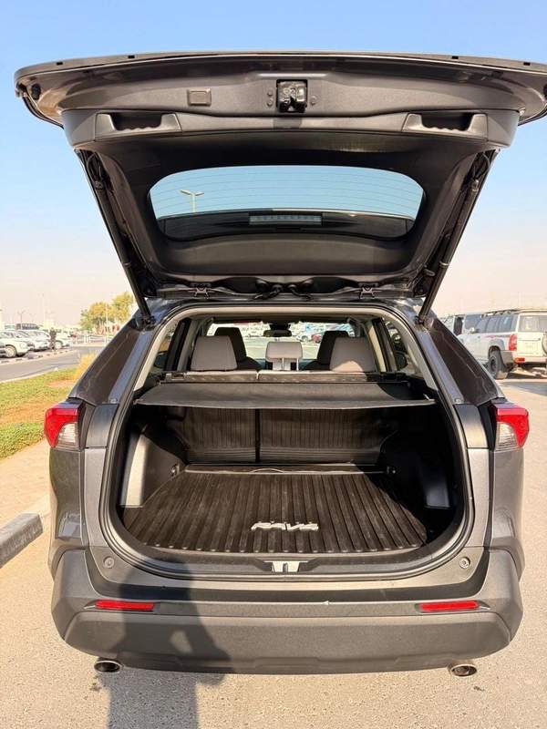 Toyota RAV4 XLE Full Option 2022 with sunroof, push start