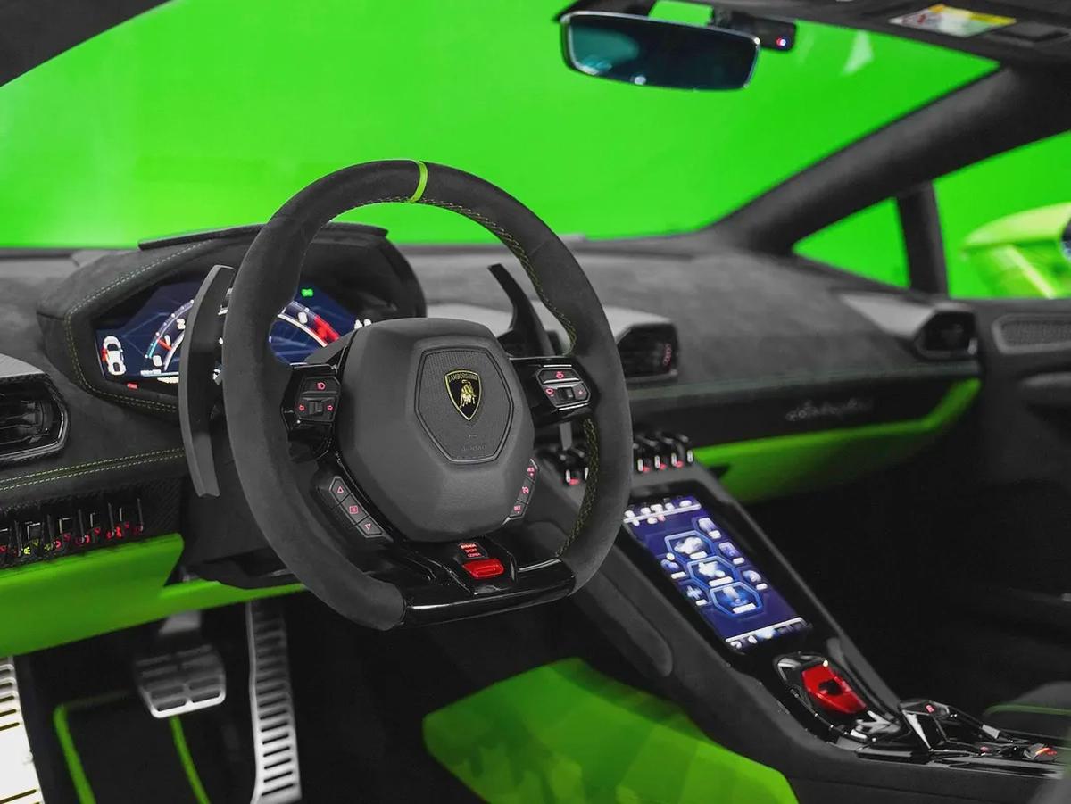 Only 408 Km Extended Interior and Exterior Carbon Package Tecnica 2023 : SWAP your car to grab it-7-7