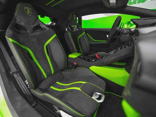 Only 408 Km Extended Interior and Exterior Carbon Package Tecnica 2023 : SWAP your car to grab it