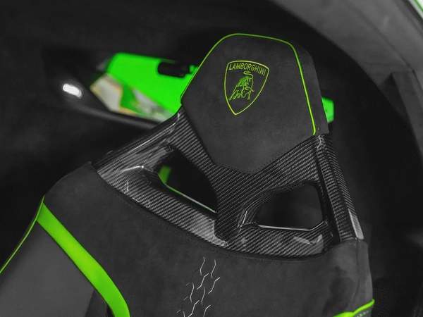 Only 408 Km Extended Interior and Exterior Carbon Package Tecnica 2023 : SWAP your car to grab it