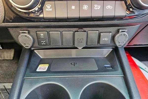 Toyota Hilux DC ADVENTURE 2.8D AT 4X4 MY2024 - BLACK
