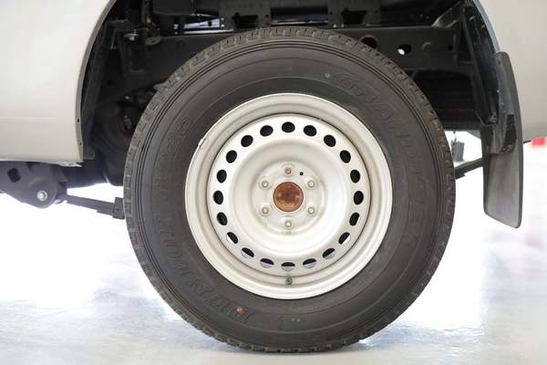 NISSAN NAVARA 2.5 PETROL XE 4X2 MT SC PLUS