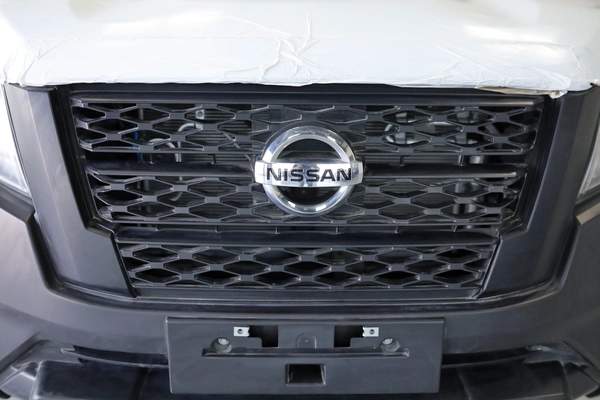 NISSAN NAVARA 2.5 PETROL XE 4X2 MT SC PLUS