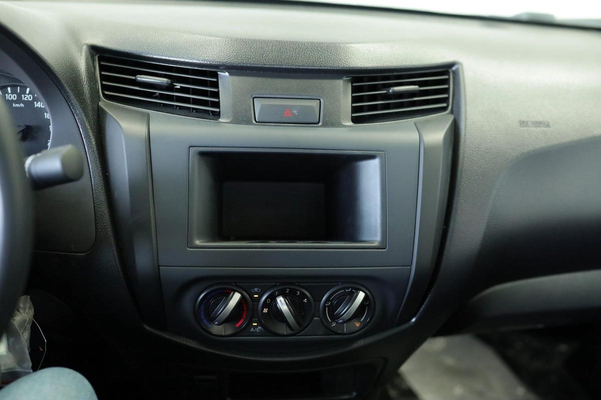 NISSAN NAVARA 2.5 PETROL XE 4X2 MT SC PLUS-8-8