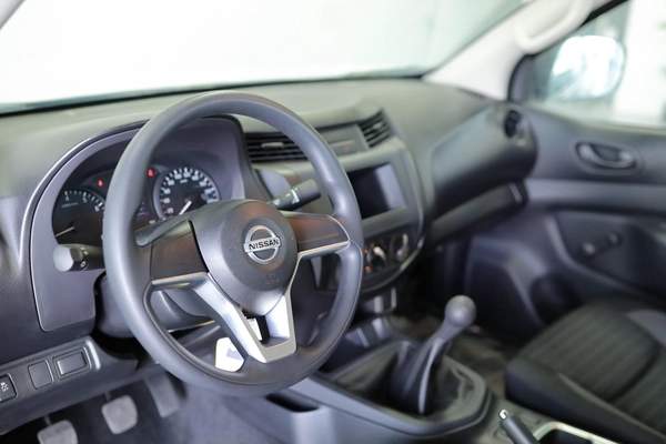 NISSAN NAVARA 2.5 PETROL XE 4X2 MT SC PLUS
