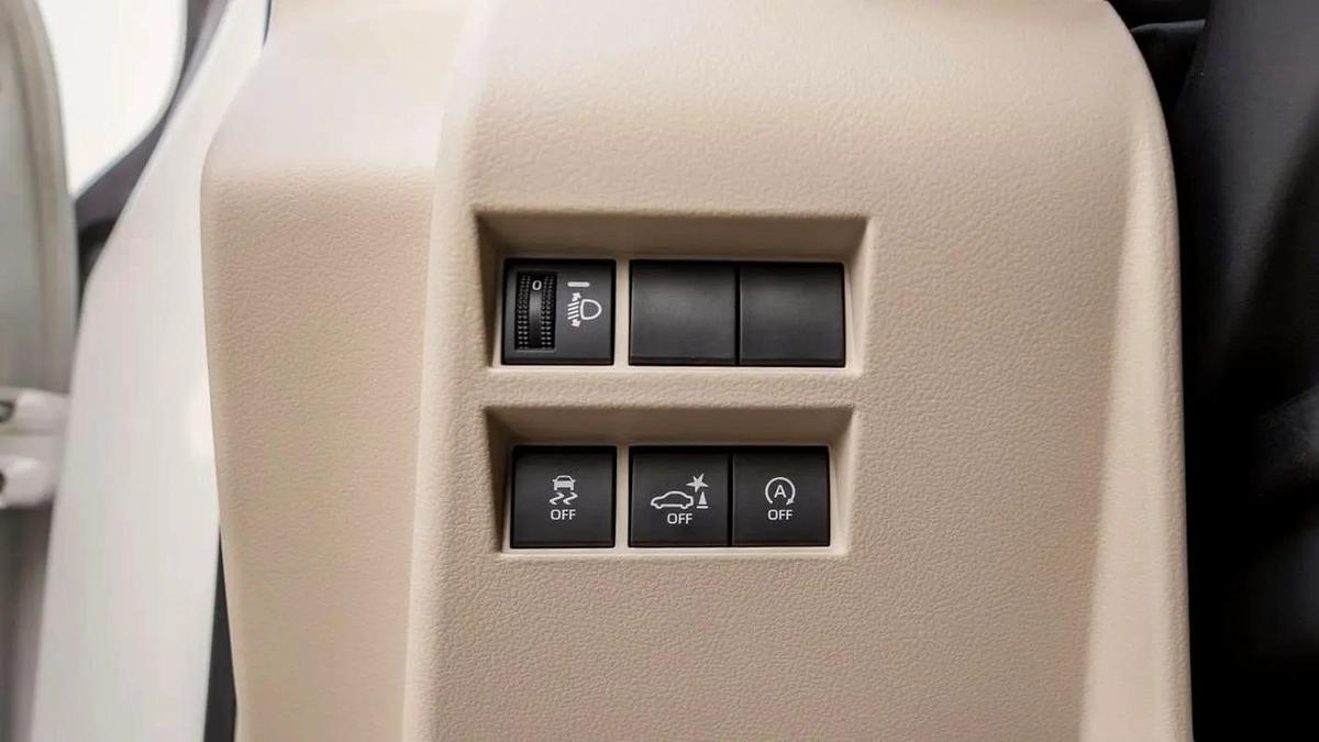 2026 Toyota Land Cruiser GXR 3.5L AT Petrol (Basic)-6-6