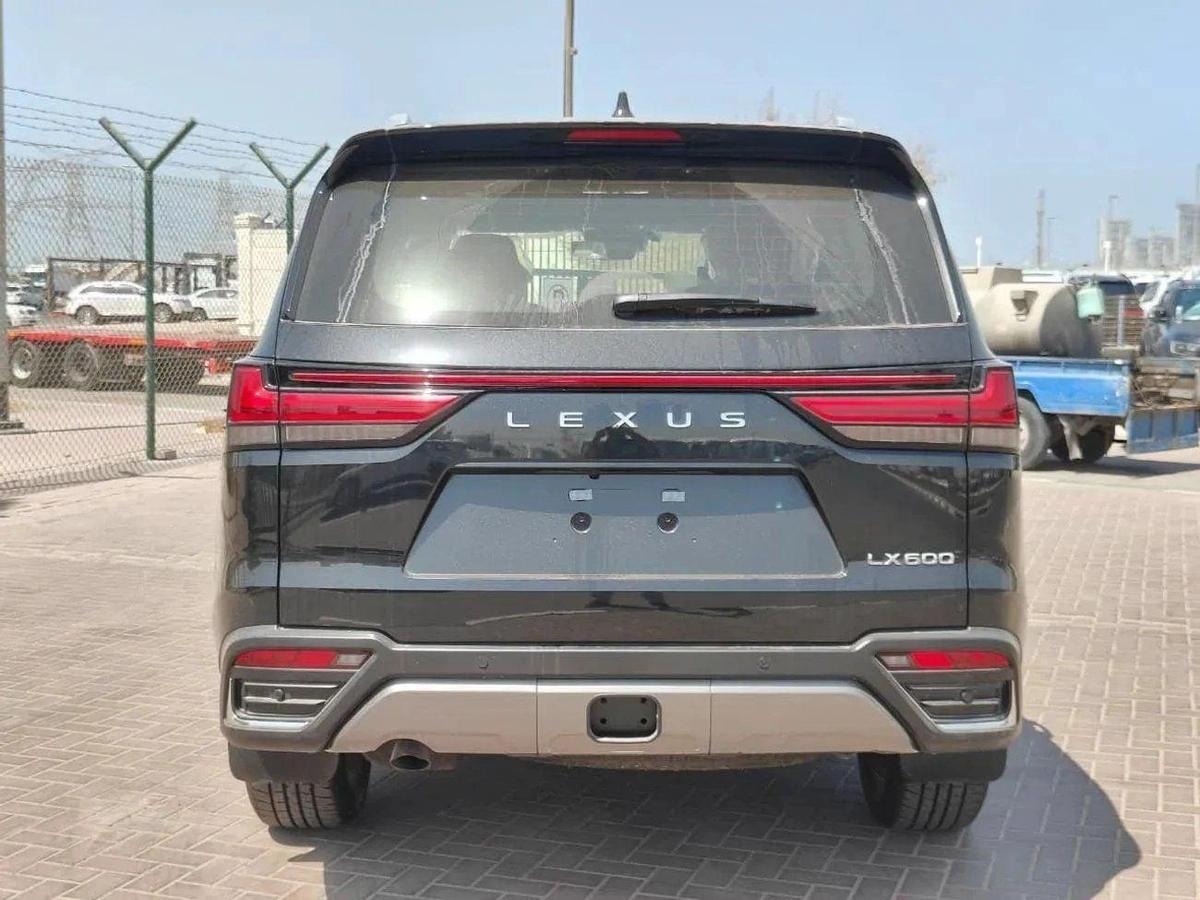 Lexus LX 600 LEXUS LX 600 VIP 3.5L-3-3