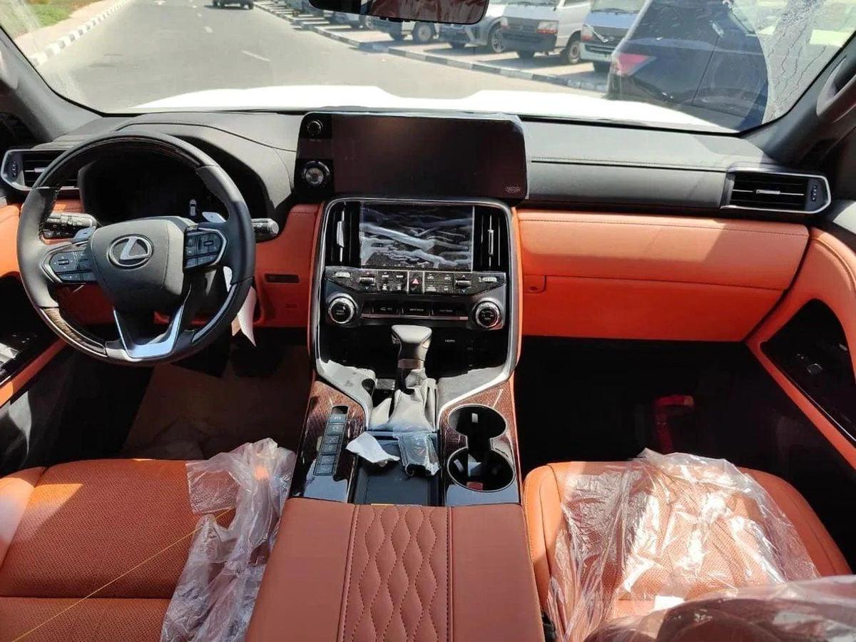 Lexus LX 600 LEXUS LX 600 VIP 3.5L-14-14