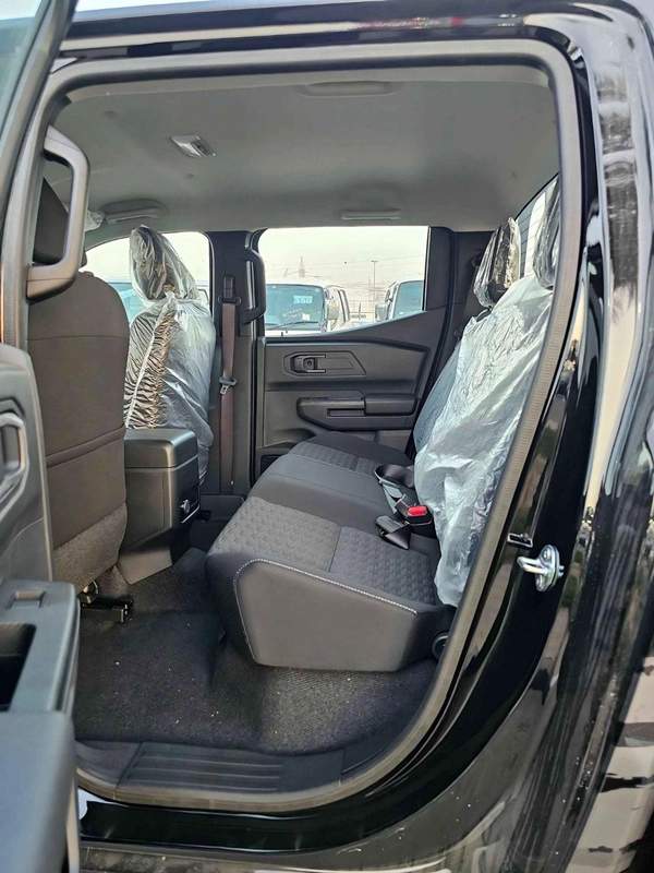 Mitsubishi L200 GLX 2.4L PETROL / MT / HIGH OPTION / CODE# L2DDMB