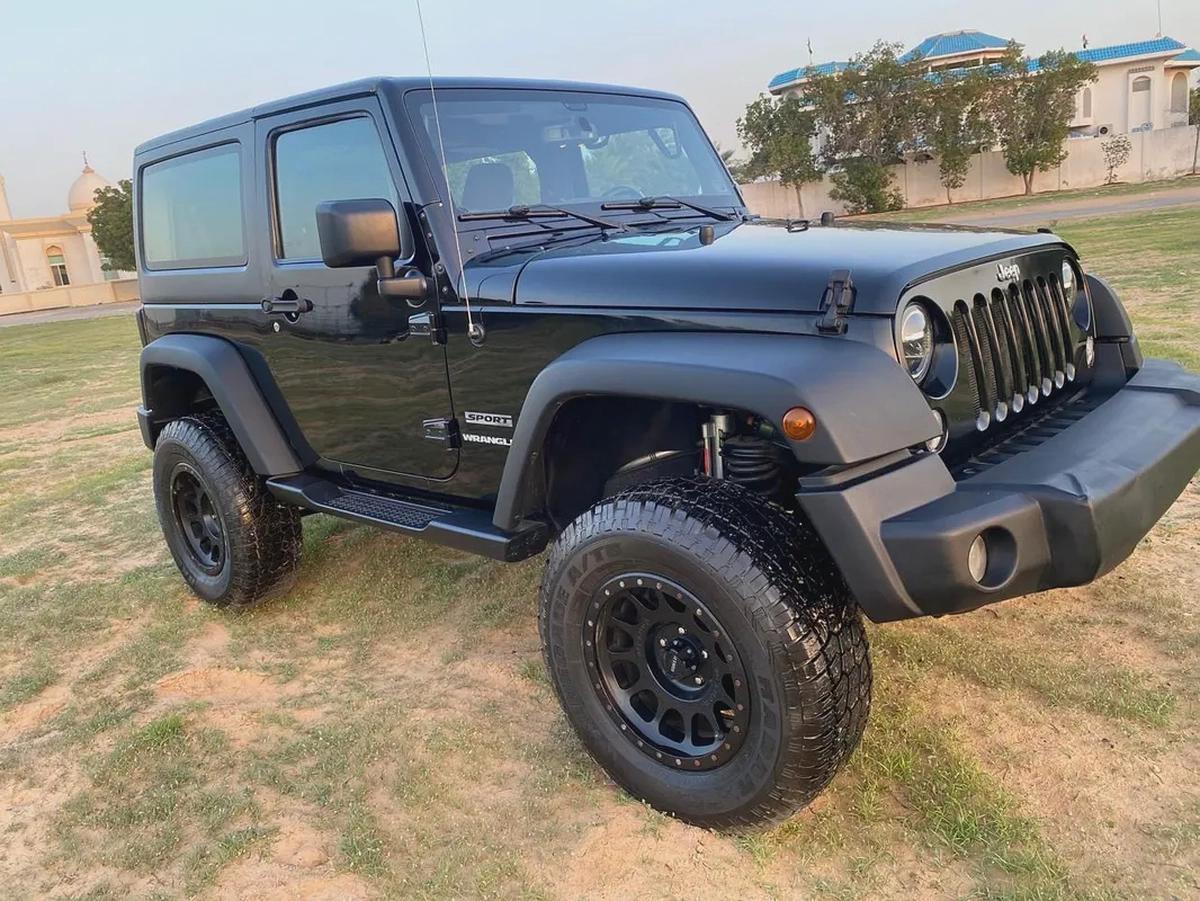 2017 Jeep Wrangler Black 2-Door Sport-3-3