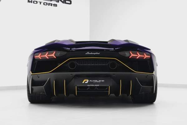 2022 LAMBORGHINI AVENTADOR ULTIMAE 01 OF 250. FULL CARBON