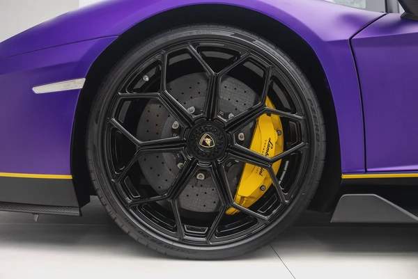 2022 LAMBORGHINI AVENTADOR ULTIMAE 01 OF 250. FULL CARBON