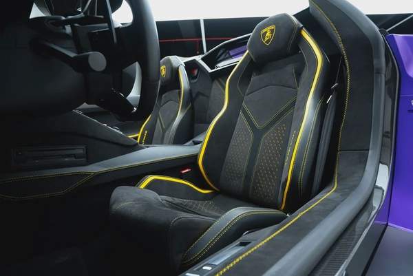 2022 LAMBORGHINI AVENTADOR ULTIMAE 01 OF 250. FULL CARBON