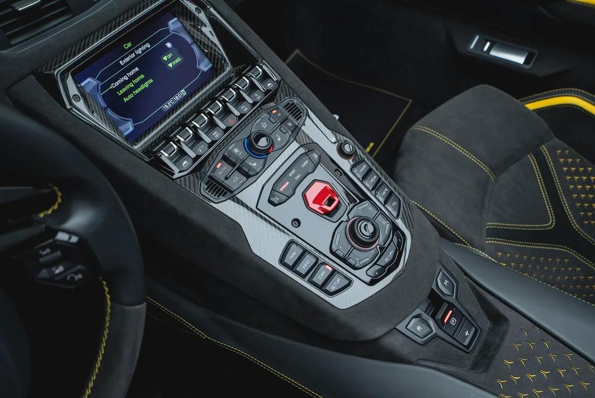 2022 LAMBORGHINI AVENTADOR ULTIMAE 01 OF 250. FULL CARBON-17-17