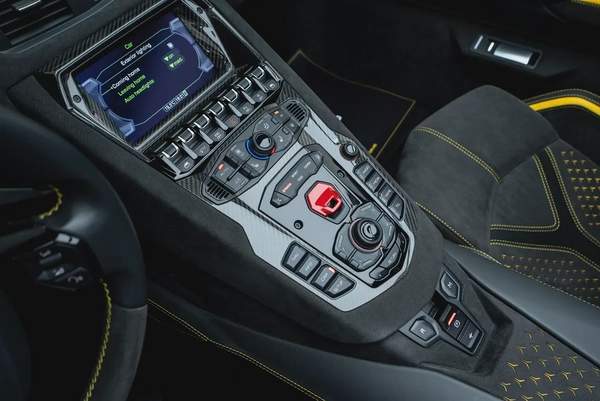 2022 LAMBORGHINI AVENTADOR ULTIMAE 01 OF 250. FULL CARBON