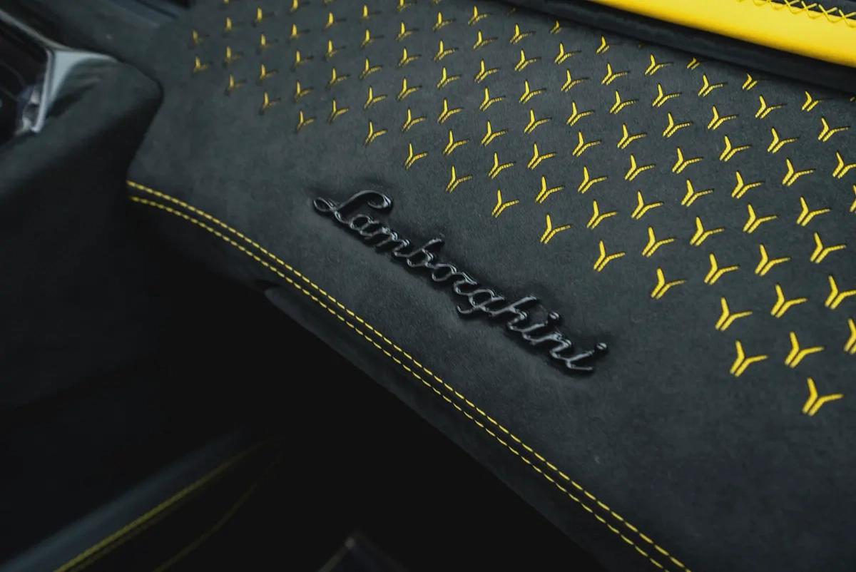 2022 LAMBORGHINI AVENTADOR ULTIMAE 01 OF 250. FULL CARBON-18-18