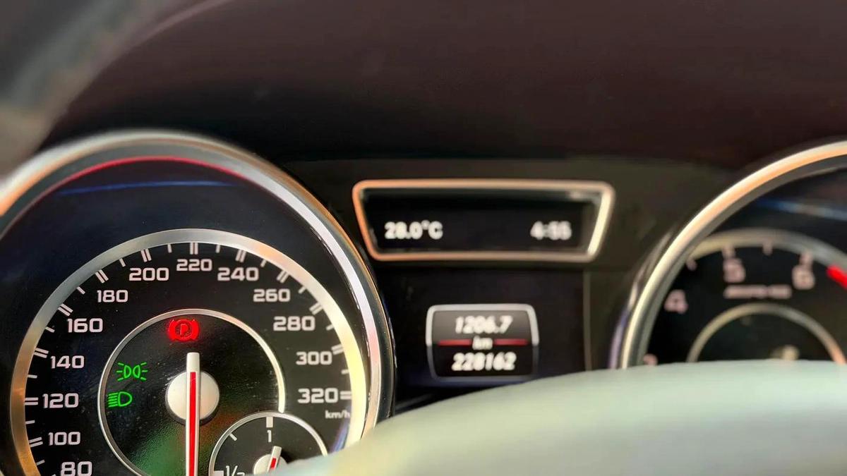 Mercedes ML-63 AMG-6-6