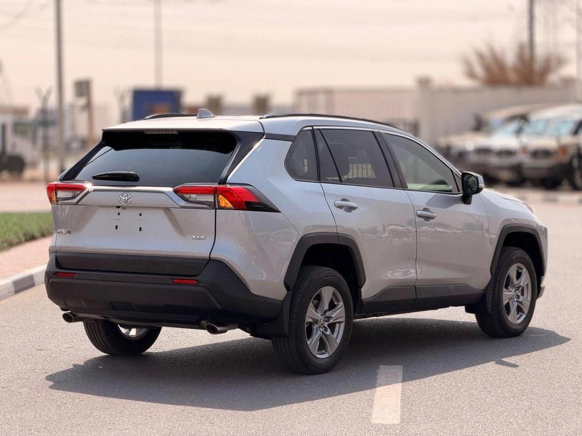 Toyota RAV4 XLE 2.5 L push start 2025 full option-2-2