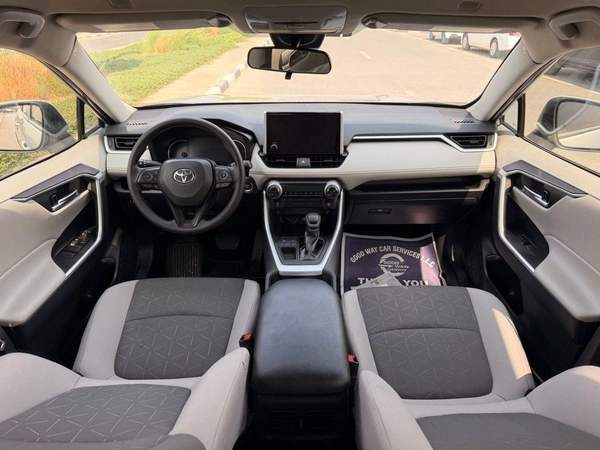 Toyota RAV4 XLE 2.5 L push start 2025 full option