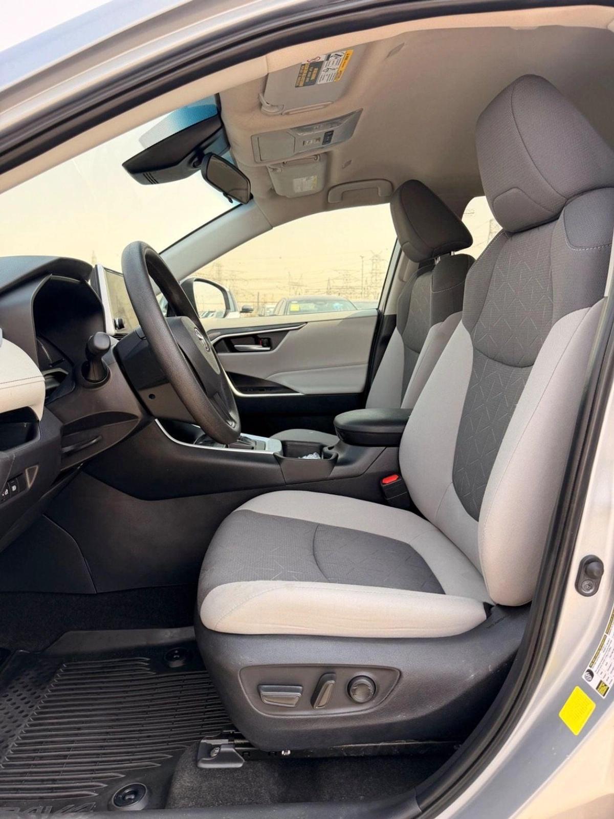 Toyota RAV4 XLE 2.5 L push start 2025 full option-5-5