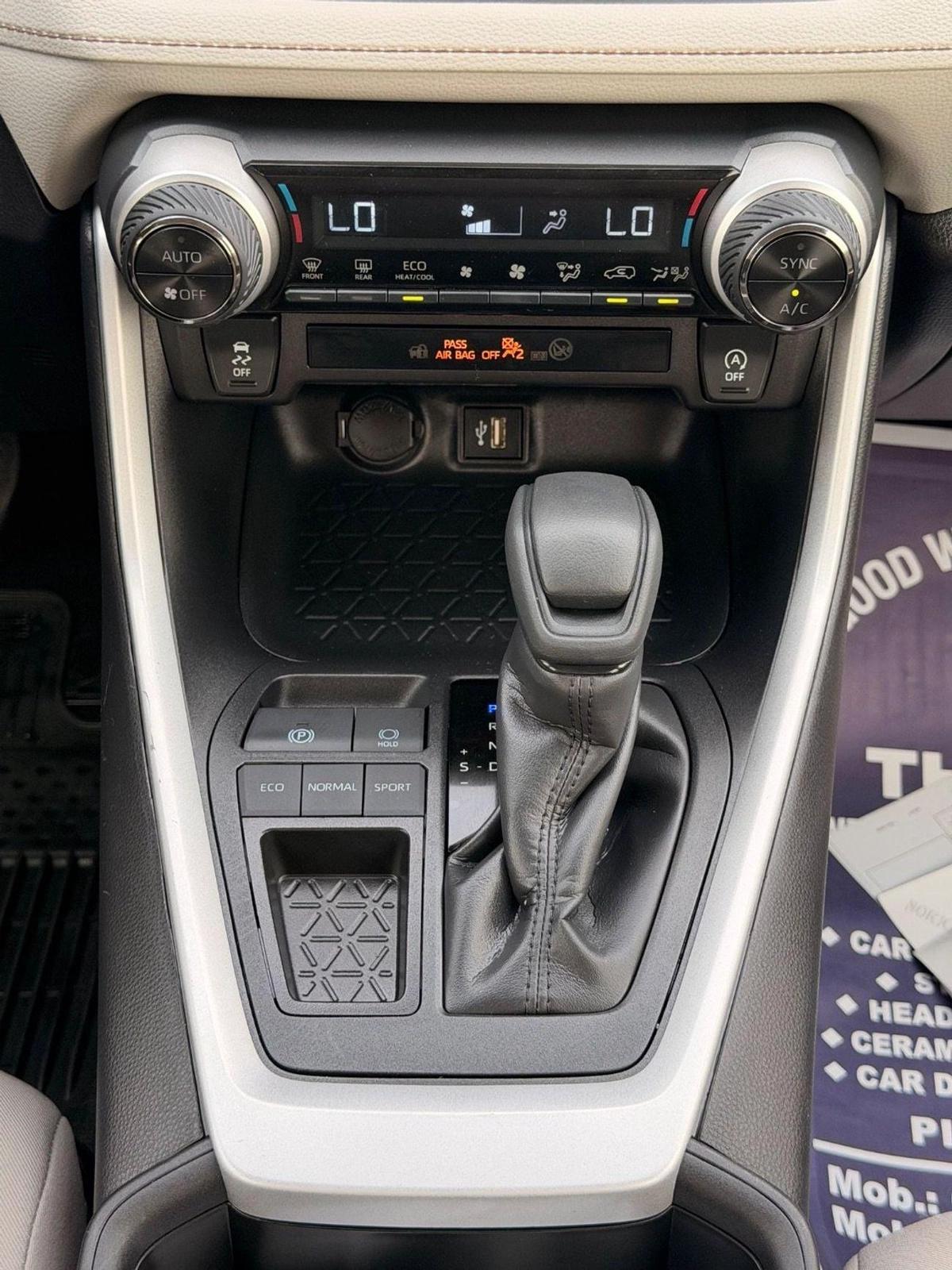 Toyota RAV4 XLE 2.5 L push start 2025 full option-9-9