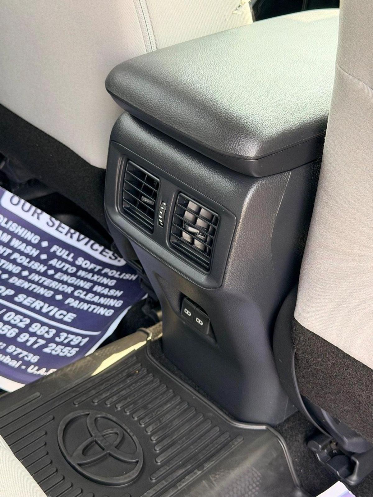 Toyota RAV4 XLE 2.5 L push start 2025 full option-10-10