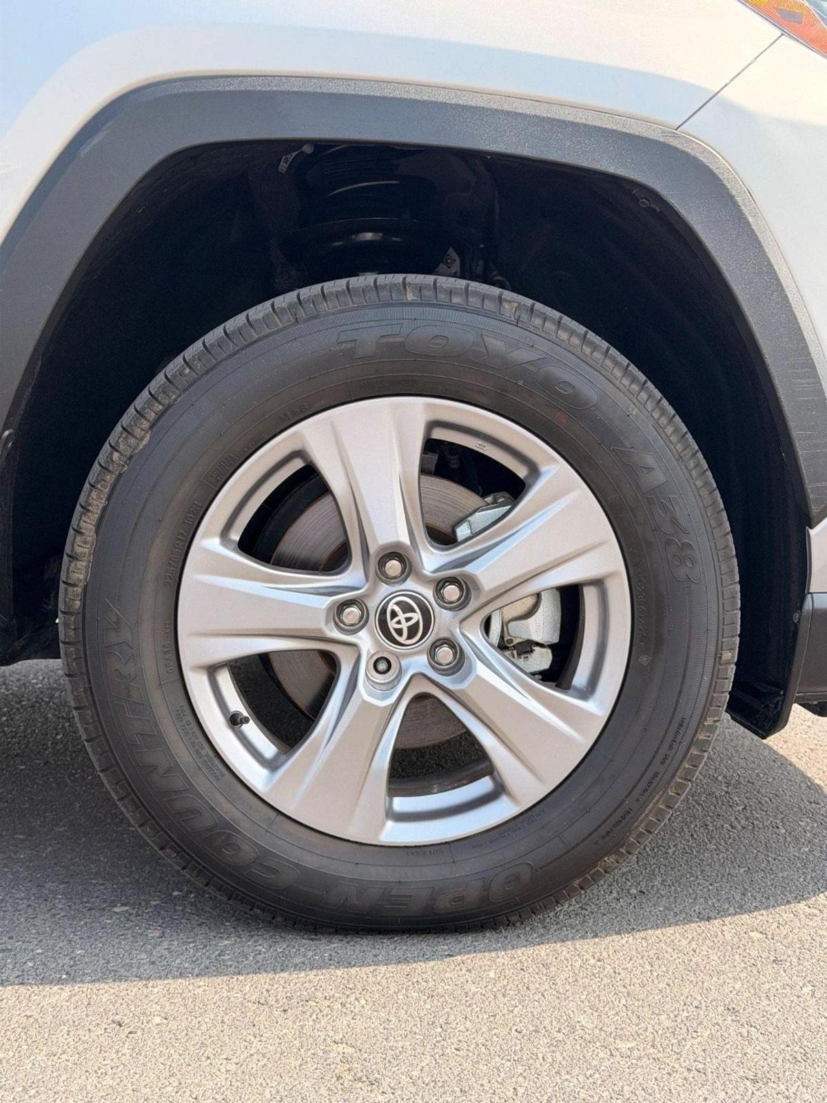 Toyota RAV4 XLE 2.5 L push start 2025 full option-11-11