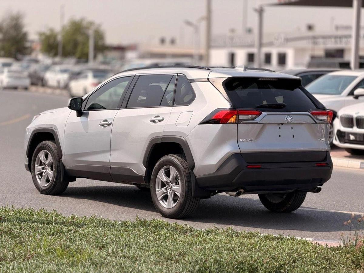 Toyota RAV4 XLE 2.5 L push start 2025 full option-13-13