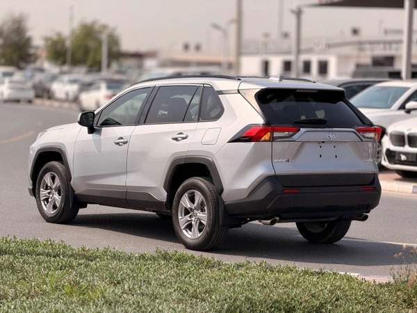 Toyota RAV4 XLE 2.5 L push start 2025 full option