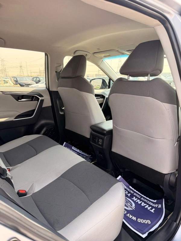 Toyota RAV4 XLE 2.5 L push start 2025 full option