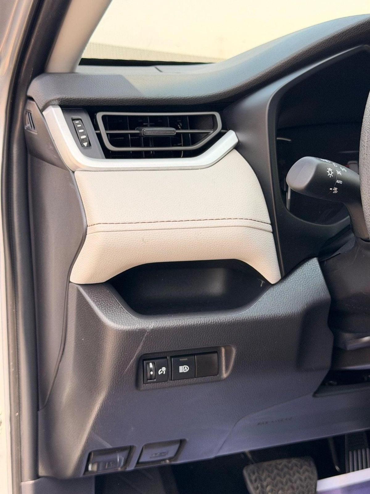 Toyota RAV4 XLE 2.5 L push start 2025 full option-17-17