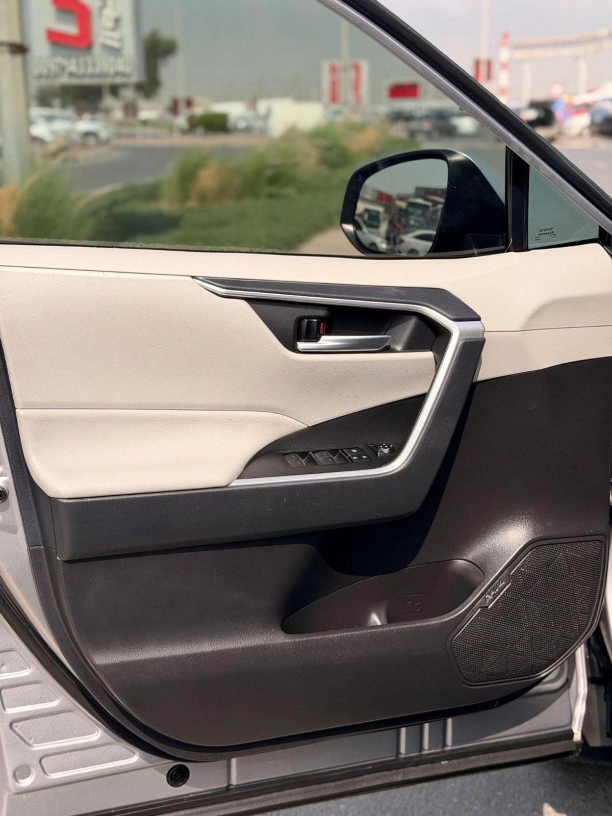 Toyota RAV4 XLE 2.5 L push start 2025 full option-18-18