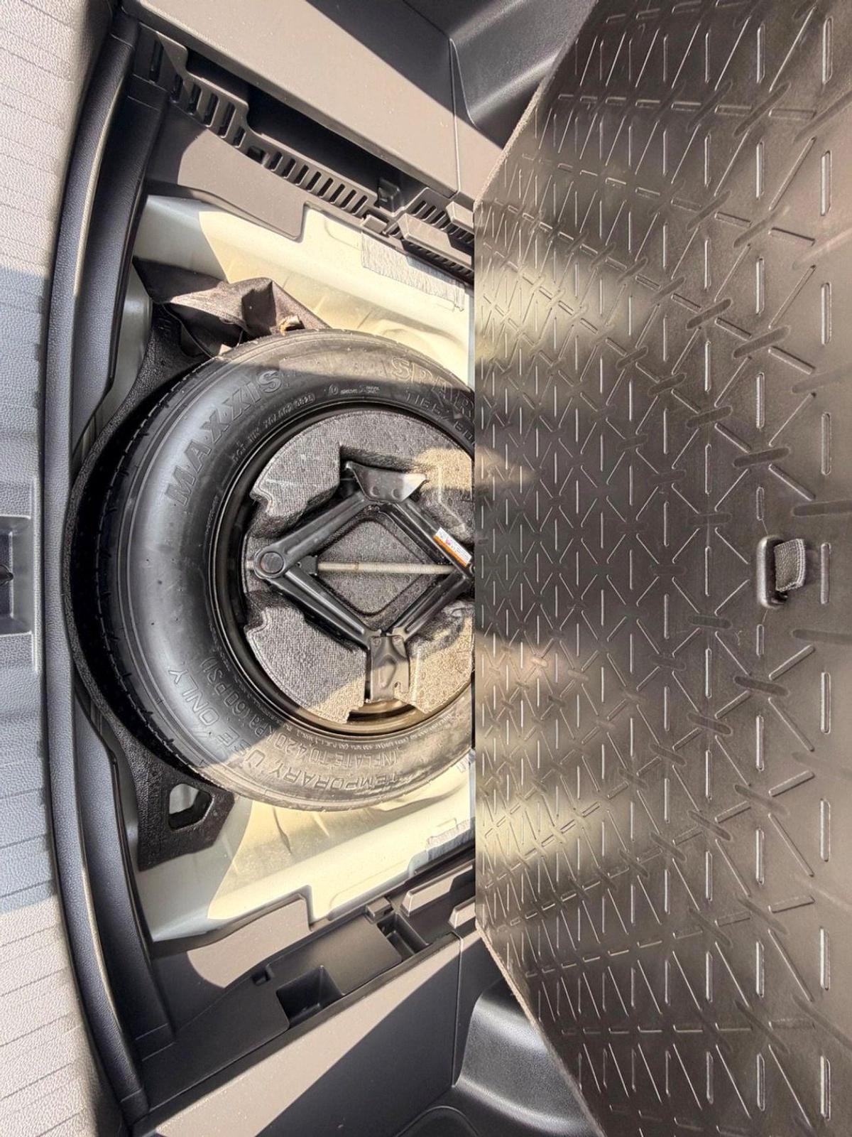 Toyota RAV4 XLE 2.5 L push start 2025 full option-20-20