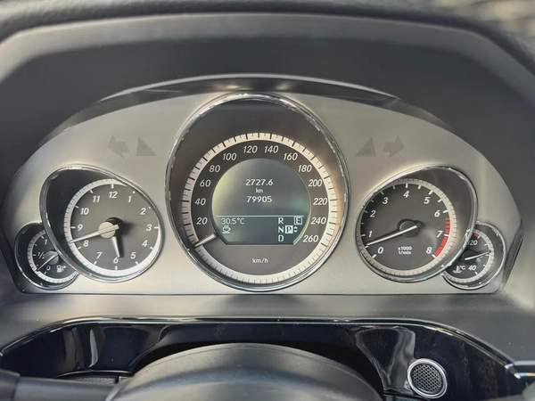 Mercedes-Benz E550 V8 Neat and Clean car ready to Drive