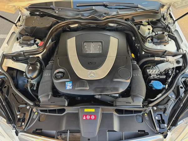 Mercedes-Benz E550 V8 Neat and Clean car ready to Drive