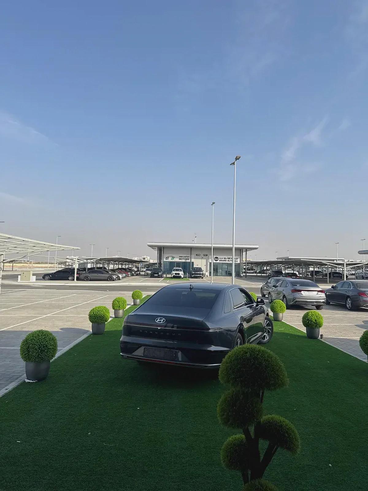 Hyundai Azera Premium 2023 - Korean Specs - Excellent Condition-2-2