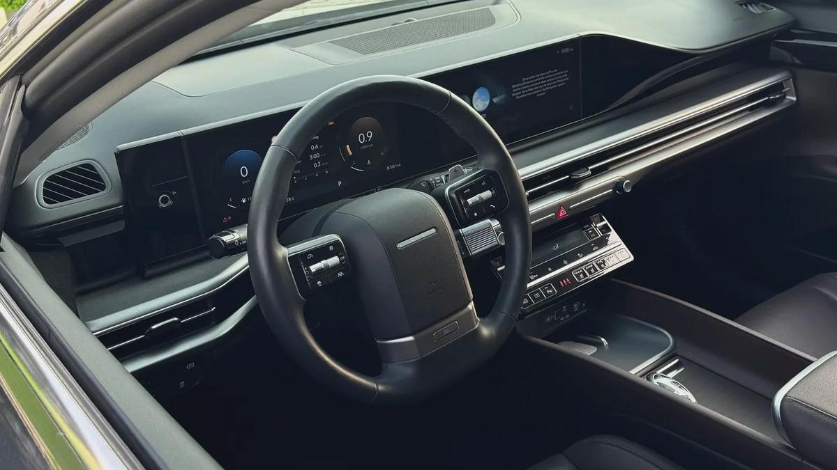 Hyundai Azera Premium 2023 - Korean Specs - Excellent Condition-3-3