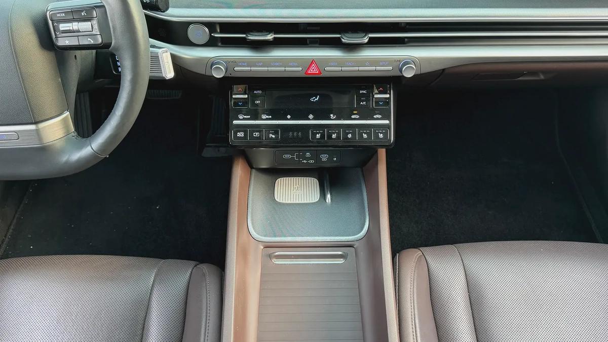 Hyundai Azera Premium 2023 - Korean Specs - Excellent Condition-8-8