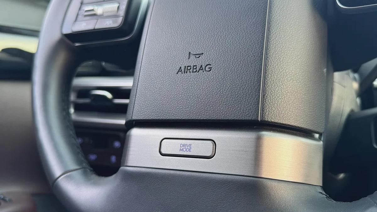 Hyundai Azera Premium 2023 - Korean Specs - Excellent Condition-9-9