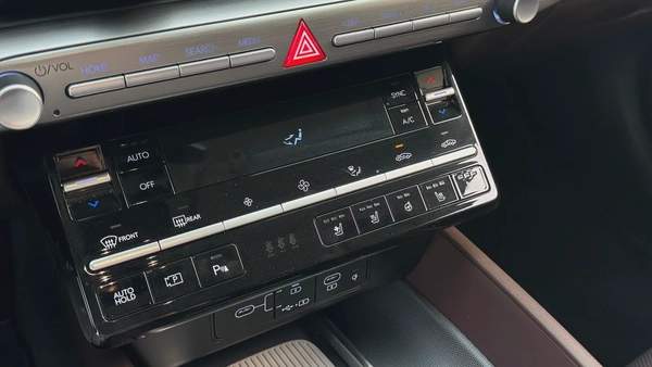 Hyundai Azera Premium 2023 - Korean Specs - Excellent Condition