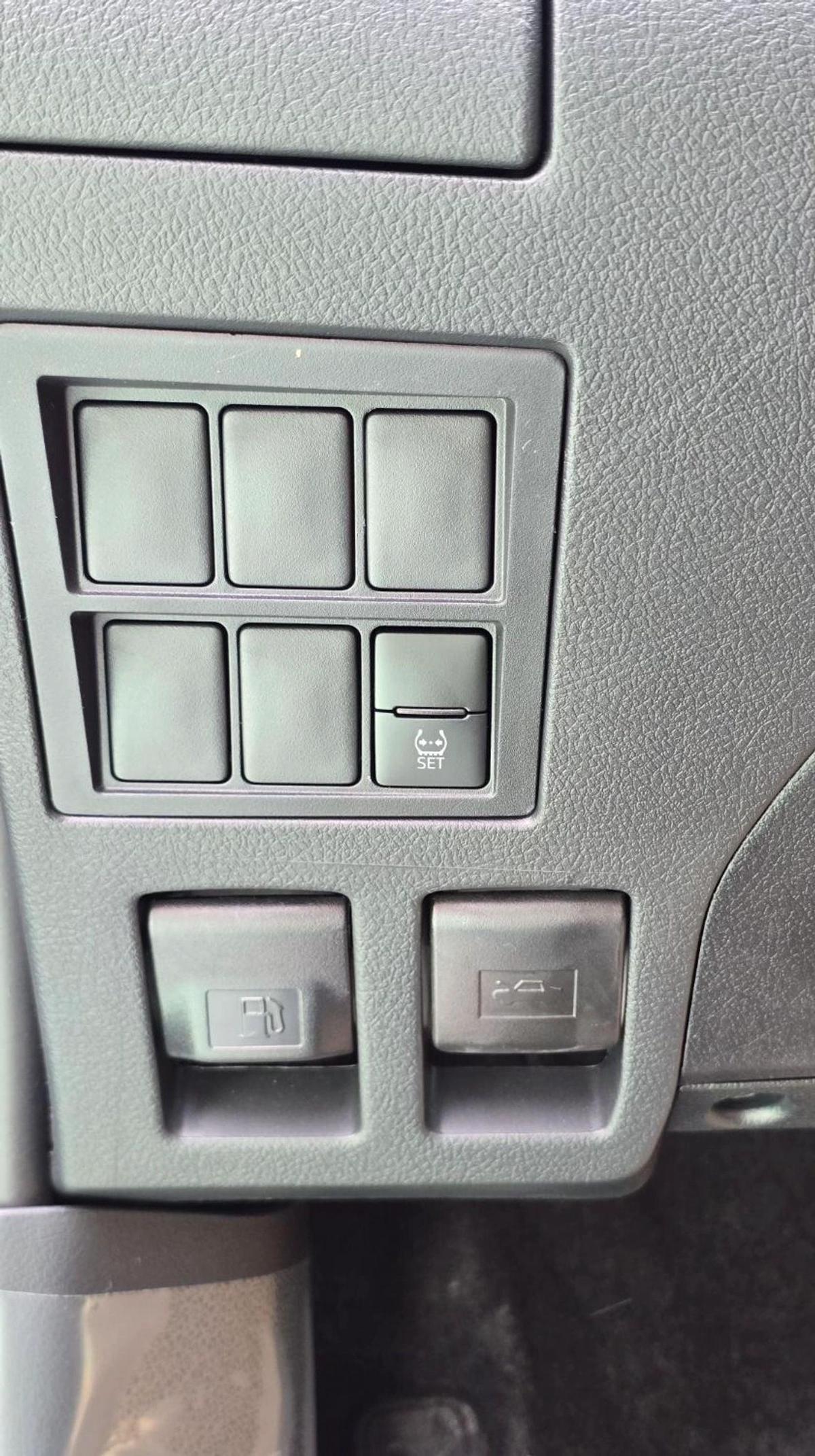 Toyota Fortuner EXR 2.7L (160 HP)-6-6
