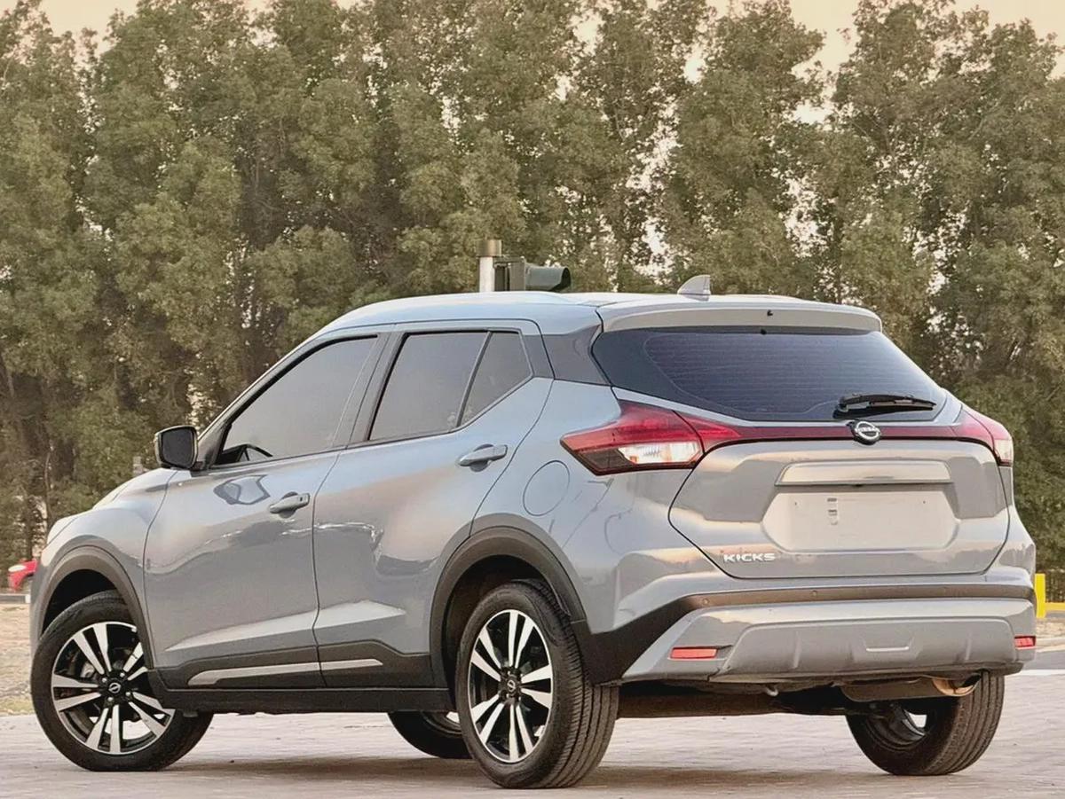Nissan Kicks, 2024 completely accident-free, original paint.-3-3